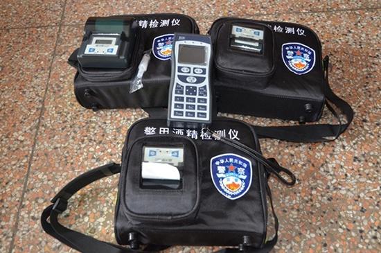 喝一瓶酒之后到底多久才能开车上路？交警 强调过后，要记住这个时间